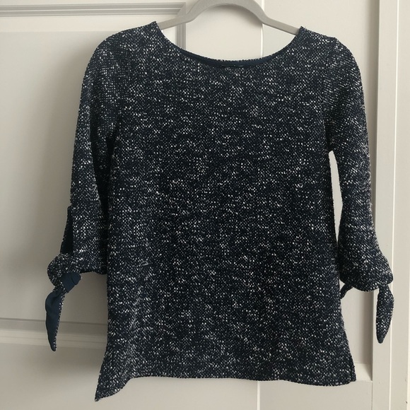 Ann Taylor Cozy Sweater🖤 - Picture 2 of 3